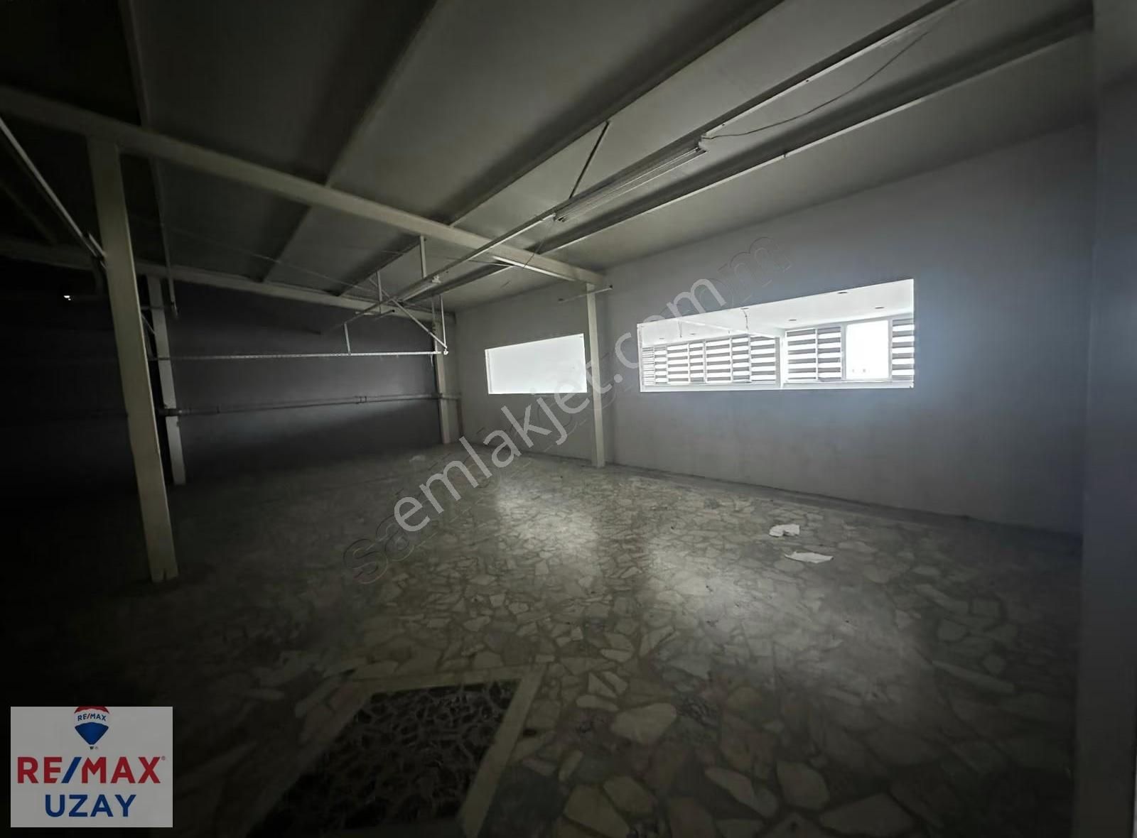 Uğur Mumcuda 650 M² Geniş Kullanım Alanlı, 2 Bölümlü İş Yeri - Görsel 12