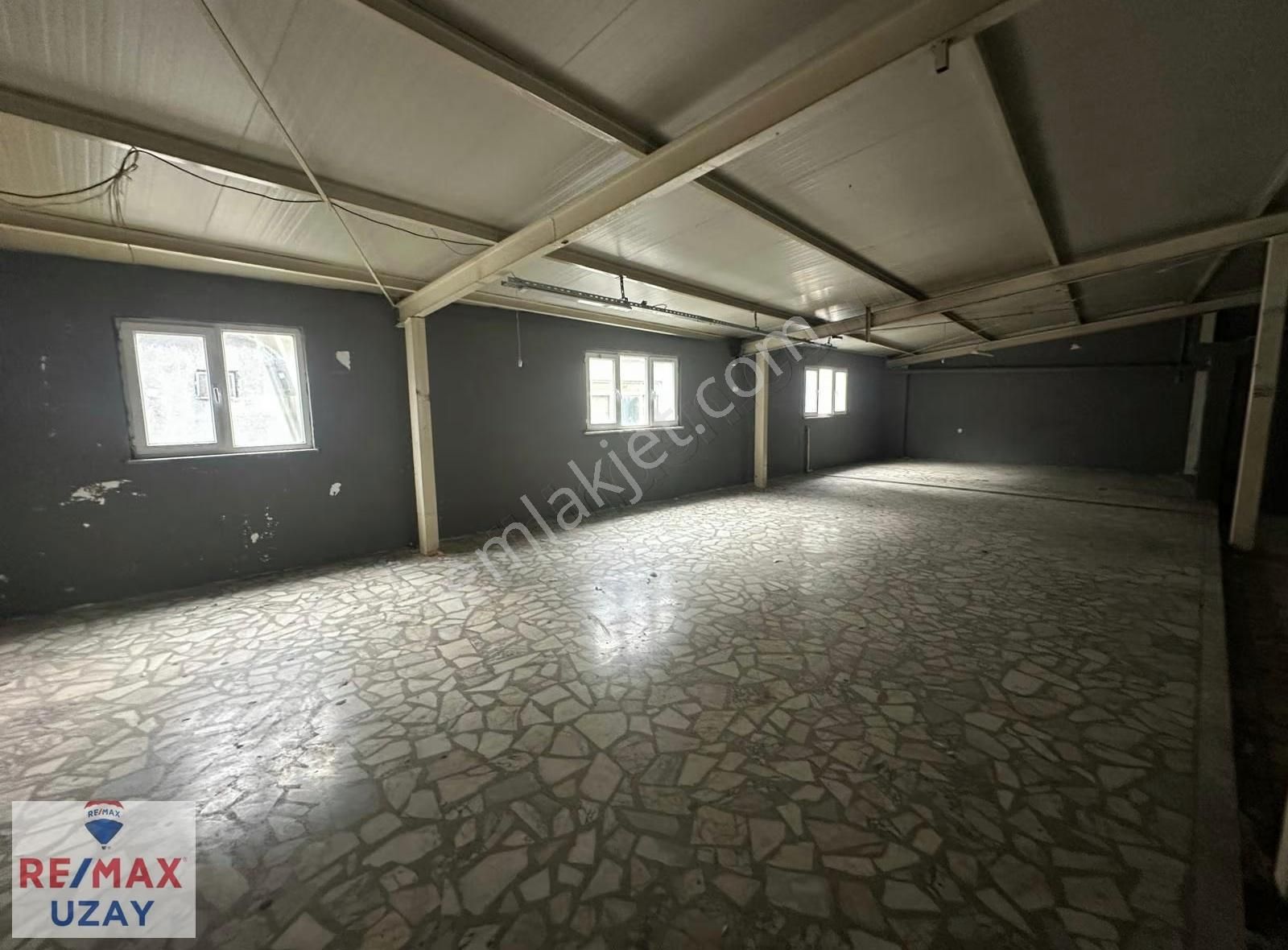 Uğur Mumcuda 650 M² Geniş Kullanım Alanlı, 2 Bölümlü İş Yeri - Görsel 4