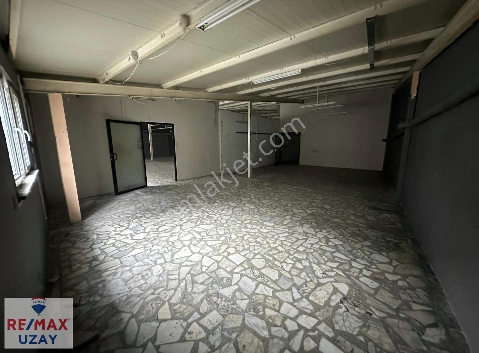 Uğur Mumcuda 650 M² Geniş Kullanım Alanlı, 2 Bölümlü İş Yeri - Görsel 10