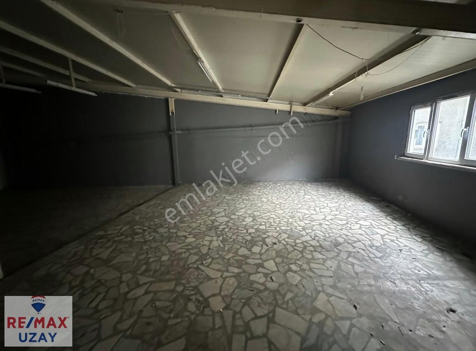 Uğur Mumcuda 650 M² Geniş Kullanım Alanlı, 2 Bölümlü İş Yeri - Görsel 9