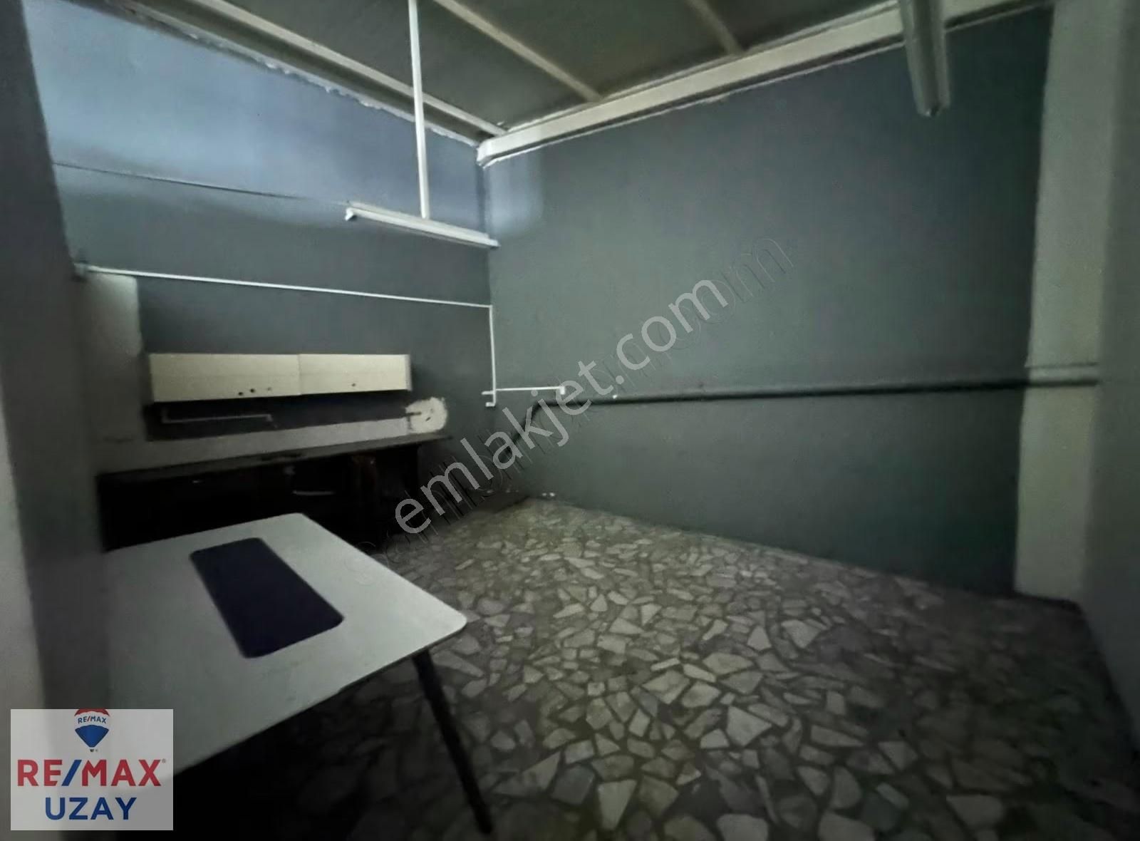 Uğur Mumcuda 650 M² Geniş Kullanım Alanlı, 2 Bölümlü İş Yeri - Görsel 7