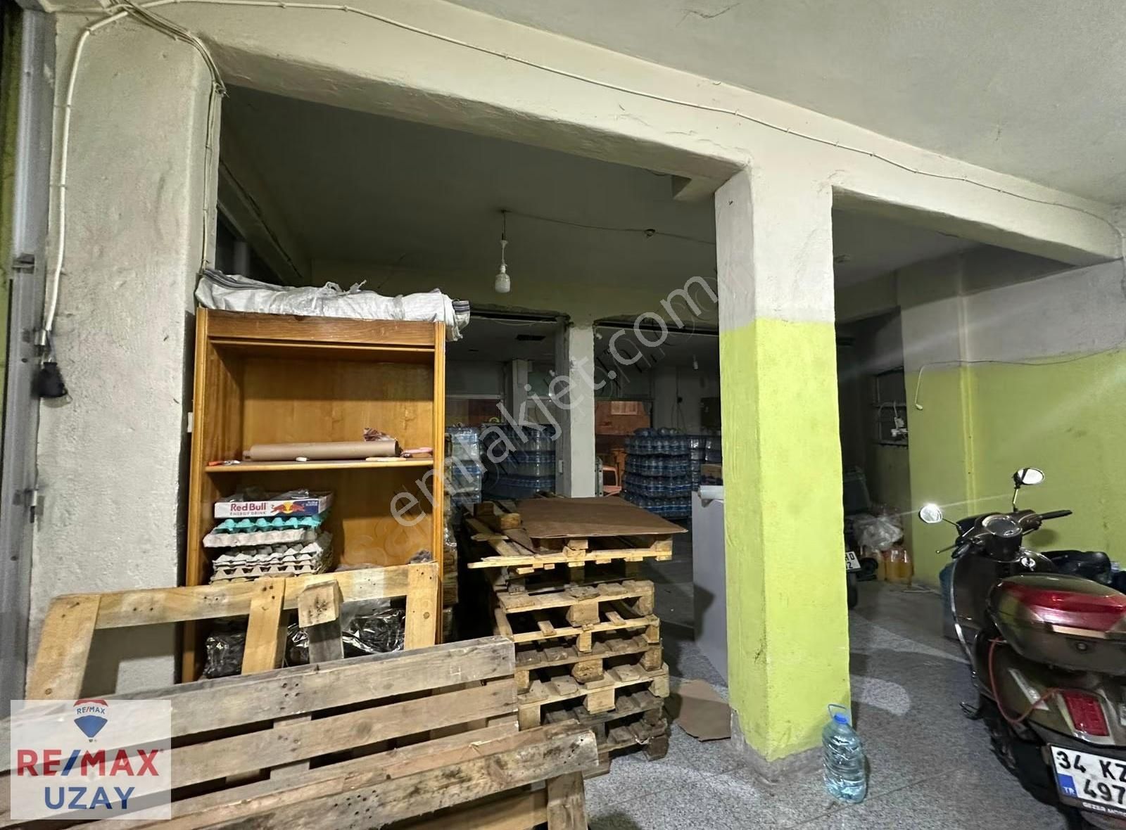 Küçükköy Barbaros Hayrettin Paşa Mahallesinde 90 M² Köşe Dükkan