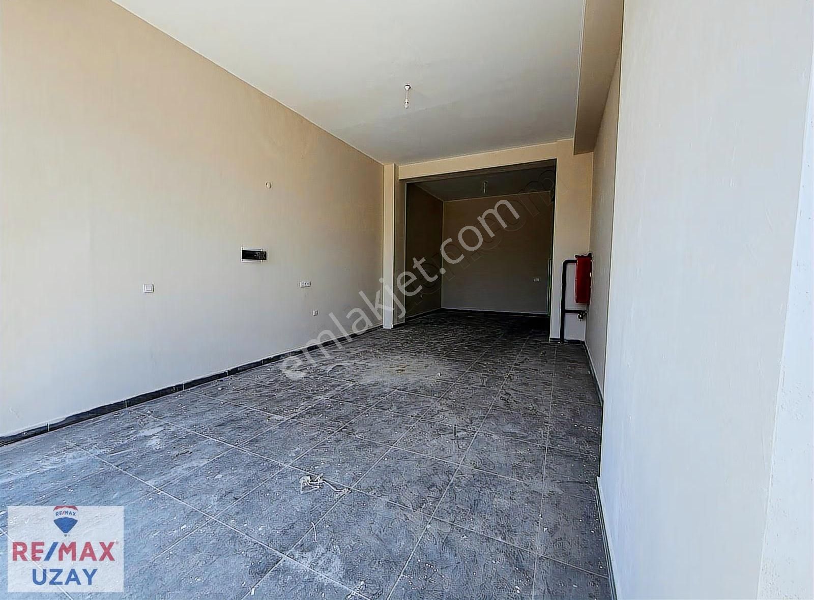 Sultangazi Belediye Karşısında Cadde Üzeri Kiralık Dükkanlar - Görsel 3