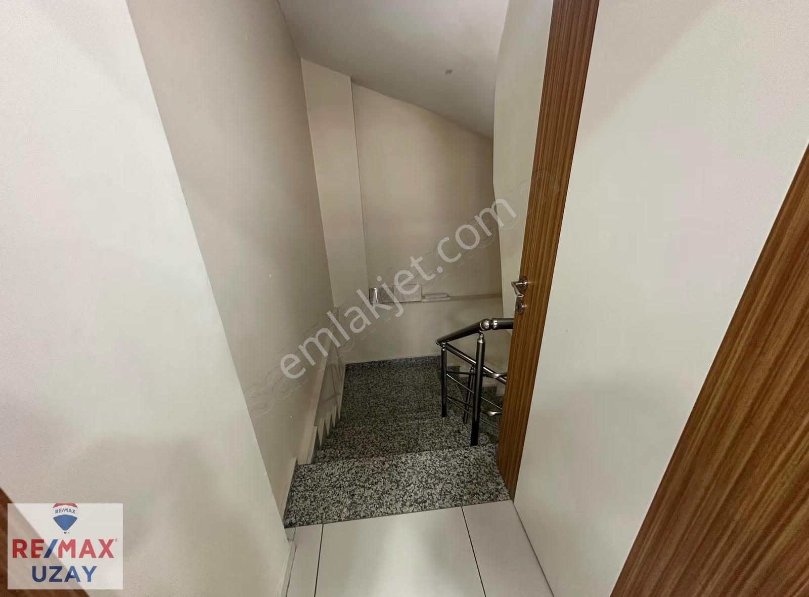 Aliya İzzet Begoviç Caddesinde 170 M² Geniş Kiralık Dükkan - Görsel 16