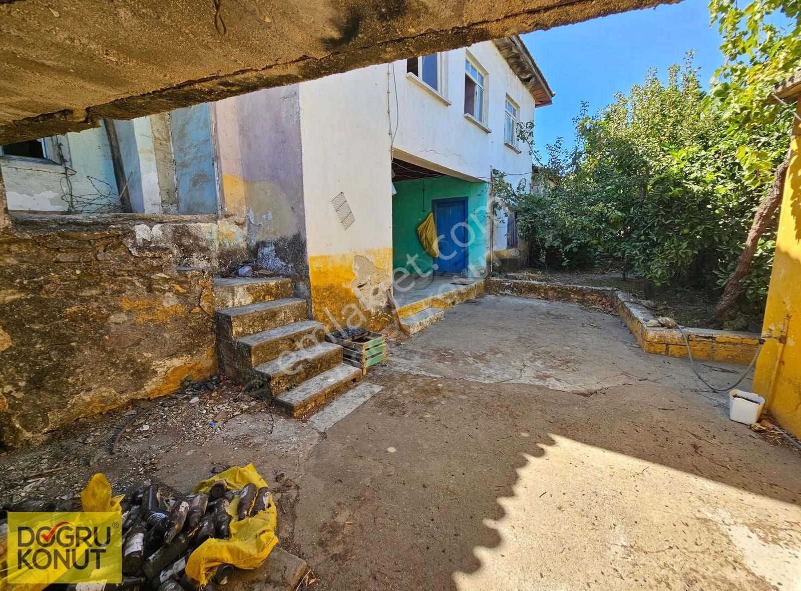 Efeler Karahayıt Köyünde Satılık 448 M2 Mustakil Bahçeli Ev