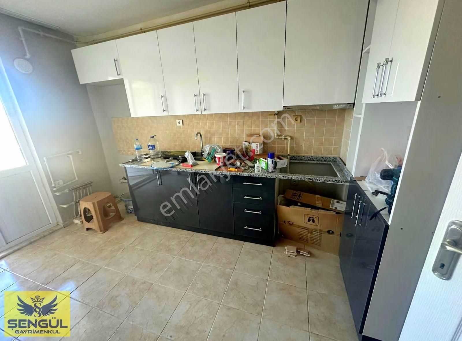 Şengül Gayrimenkul'den Umut 3 Te İçi Yenilenmiş Kiralık Daire