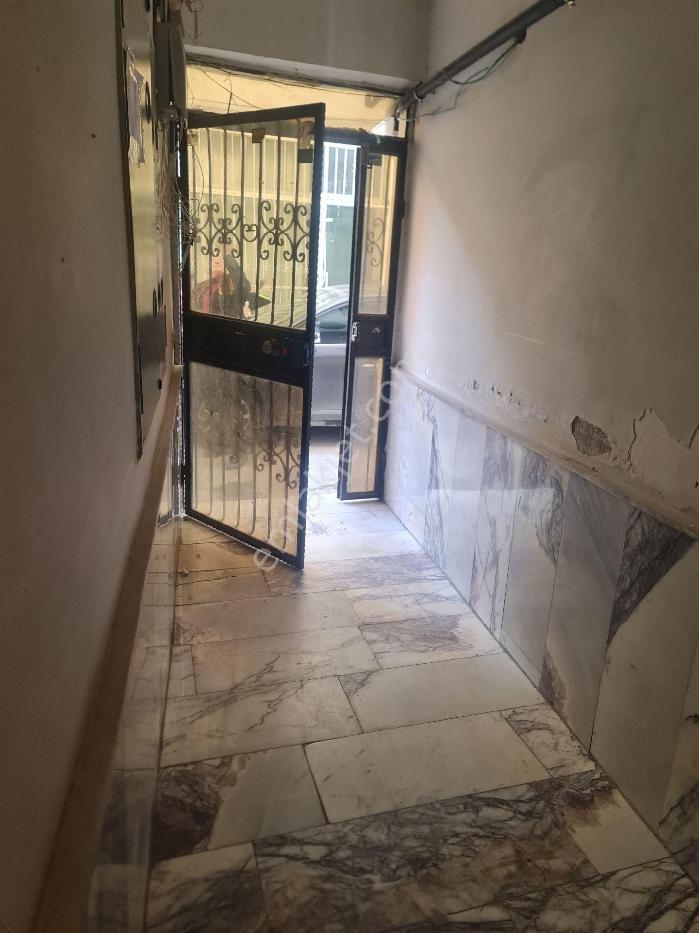 İzmir Konak Güneşli Mahallesinde Satılık Bahçeli Dublex 2+1 - Görsel 32