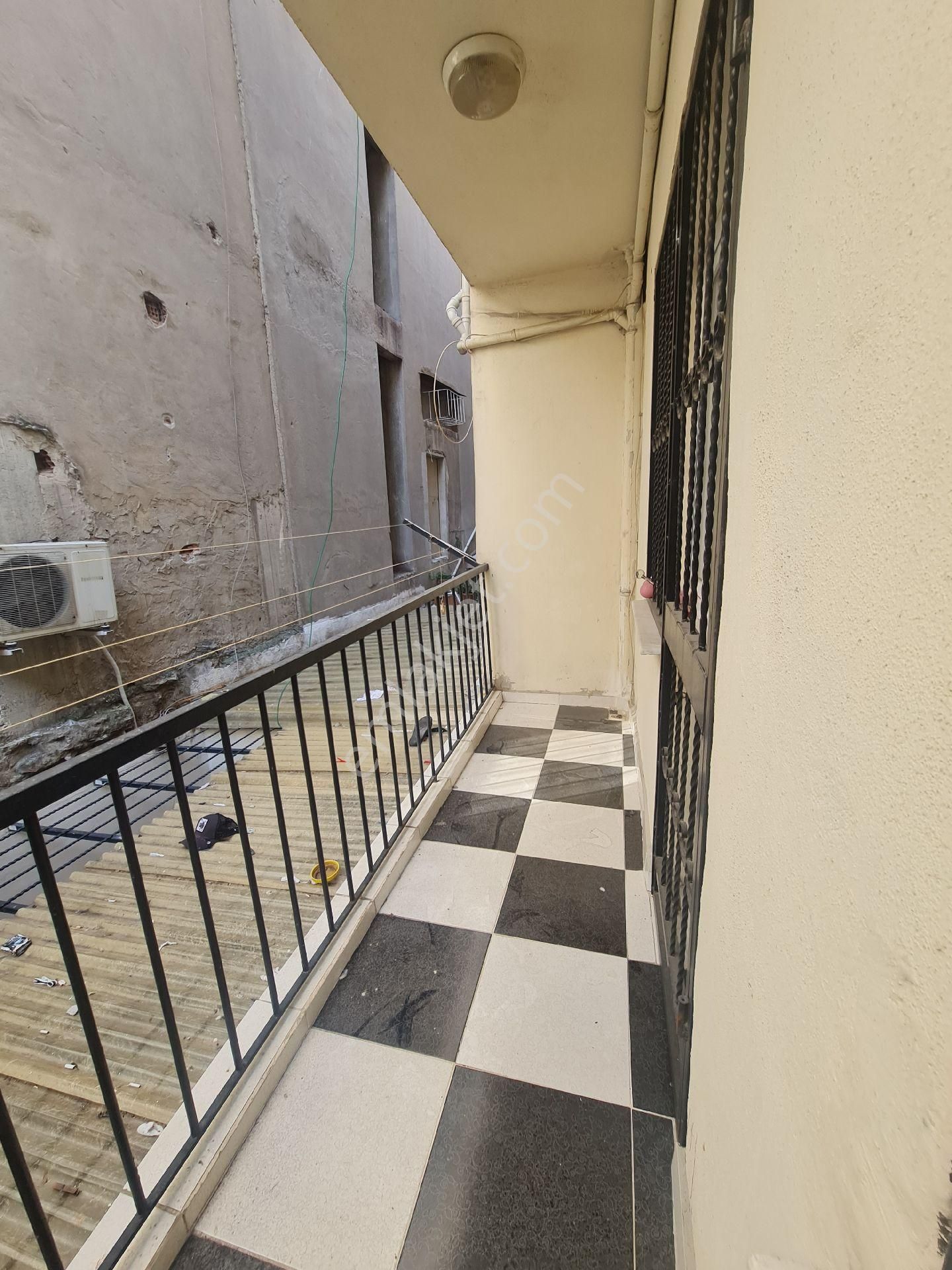 İzmir Konak Güneşli Mahallesinde Satılık Bahçeli Dublex 2+1 - Görsel 8