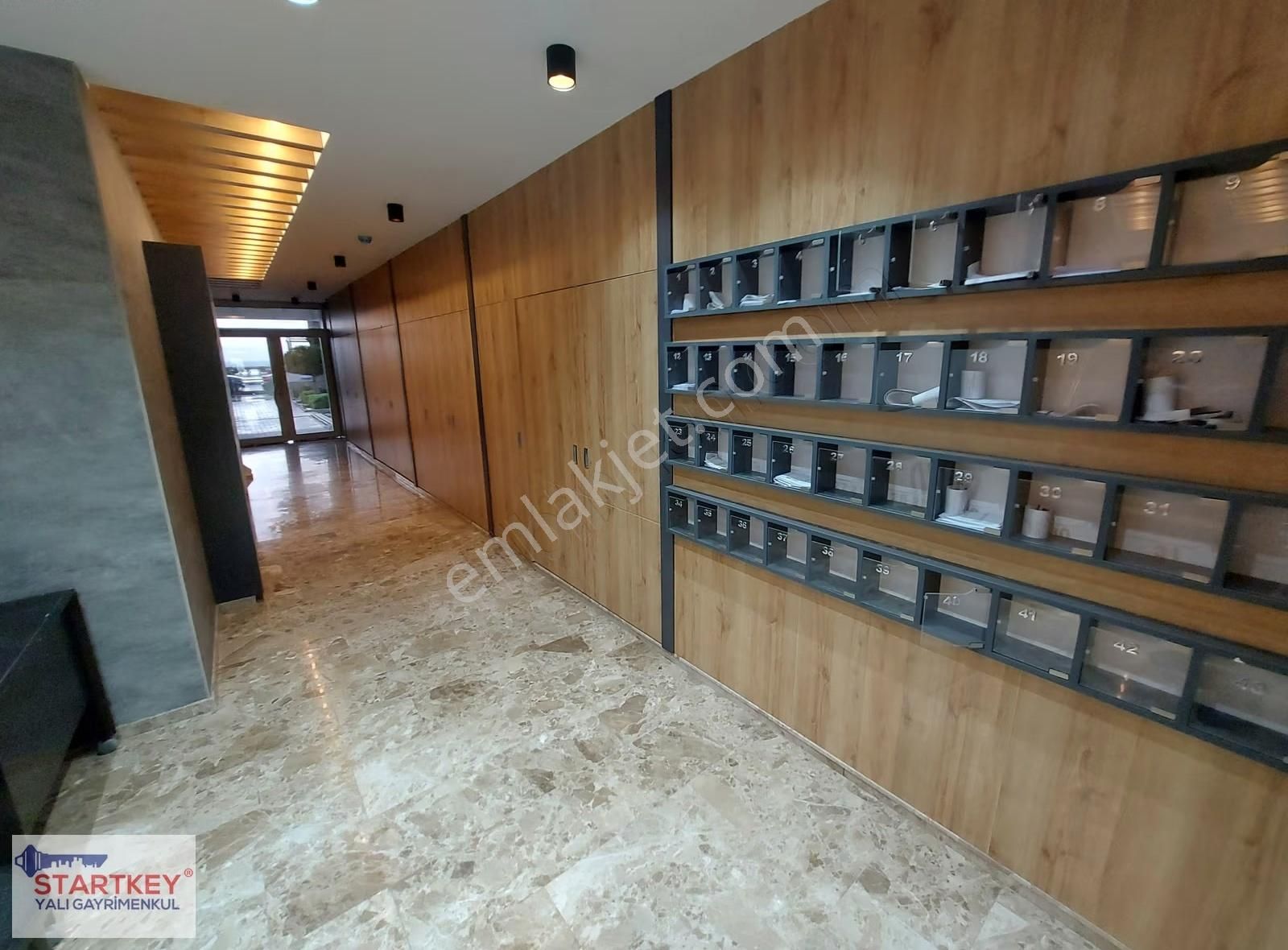 Karşıyakada Yeni Bina Deniz Manzaralı Kiralık 2+1 Yalı Dairesi - Görsel 15