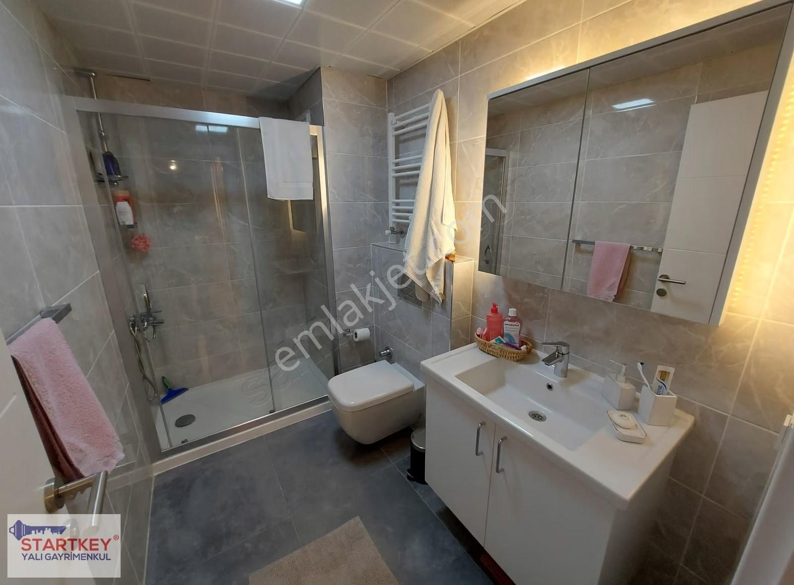 Karşıyakada Yeni Bina Deniz Manzaralı Kiralık 2+1 Yalı Dairesi - Görsel 25
