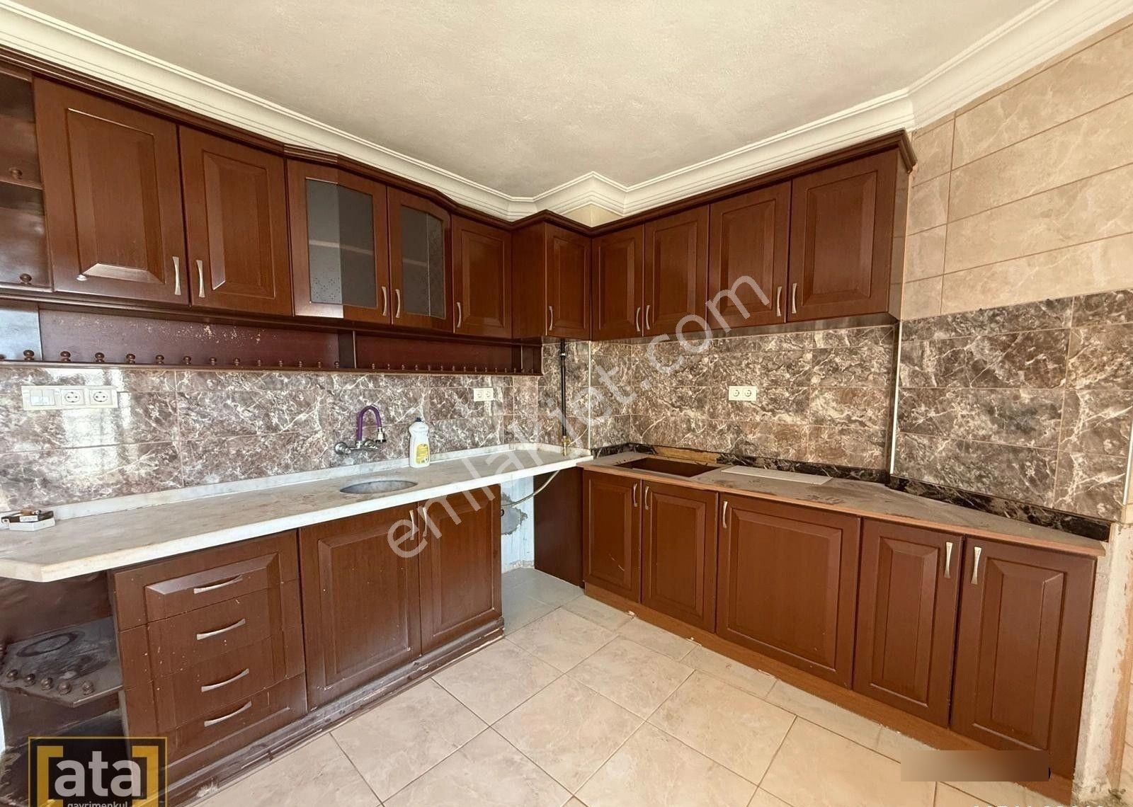 Eski Mezitlide Site İçi Yeni 22.çevre Yoluna Yakın Kombili Geniş 3+1