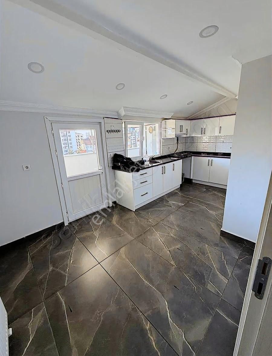 Kartal Yalı Mahallesin'de Sahile Yakın 2+1 Kiralık Daire