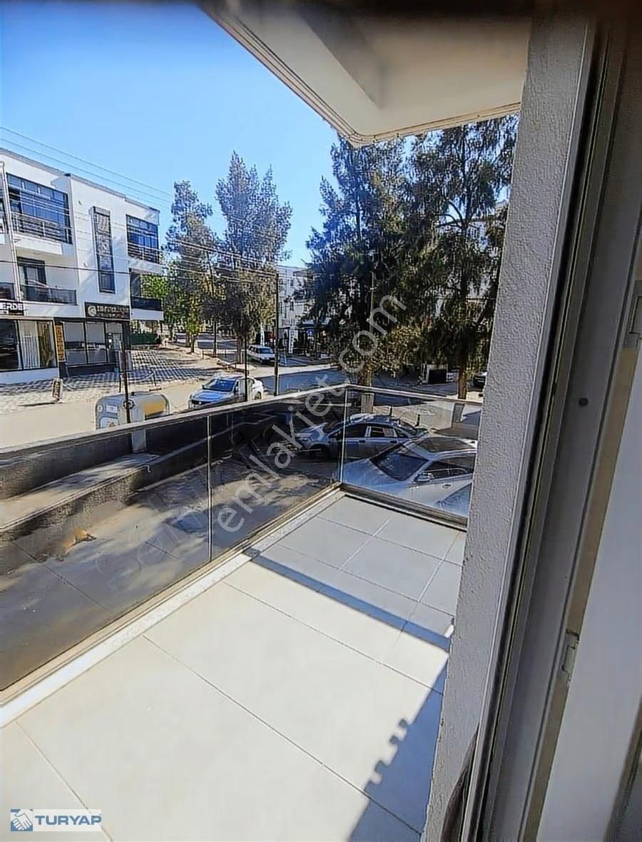 Mumcularda Ana Cadde Üstünde Yüksek Kredili Fırsat Daire