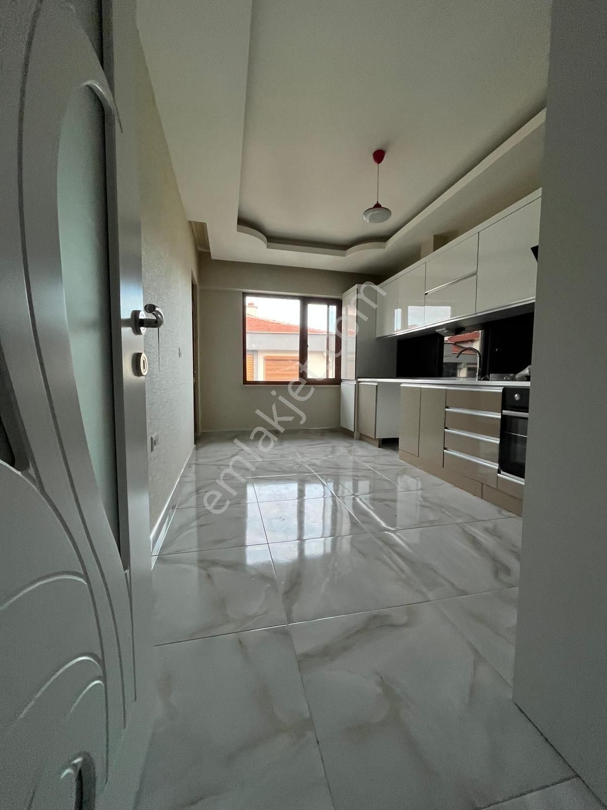 Yarenler Mahallesinde 3+1 Kiralık Daire - Görsel 2