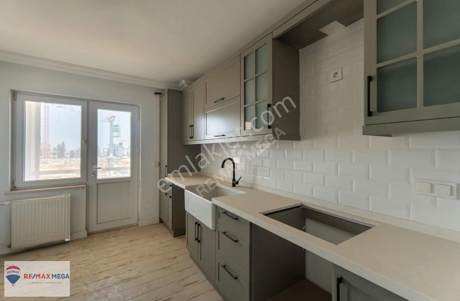 Altıntaş'ta Site İçerisinde Kiralık Lüks 4+1 Daire - Görsel 21