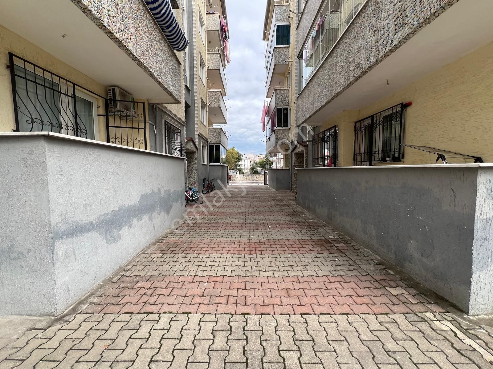 Roma’ Dan Burhaniye Mahallesi’ Nde Site İçi Satılık Daire - Görsel 2