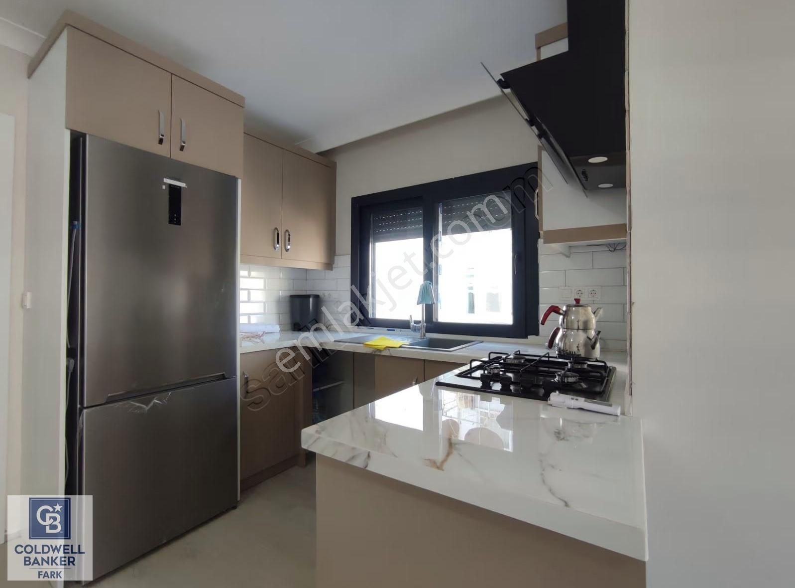 Ayvalık'ta Merkezi Konumda Full Eşyalı Satılık Sıfır 2+1 Daire - Görsel 9