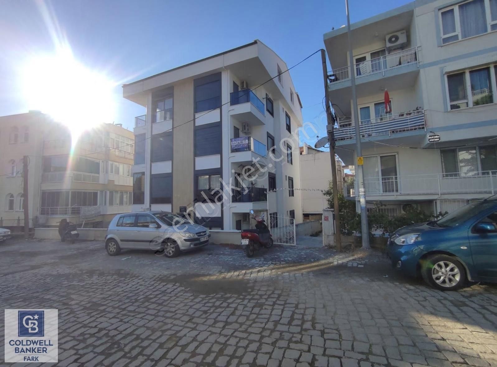 Ayvalık'ta Merkezi Konumda Full Eşyalı Satılık Sıfır 2+1 Daire - Görsel 10
