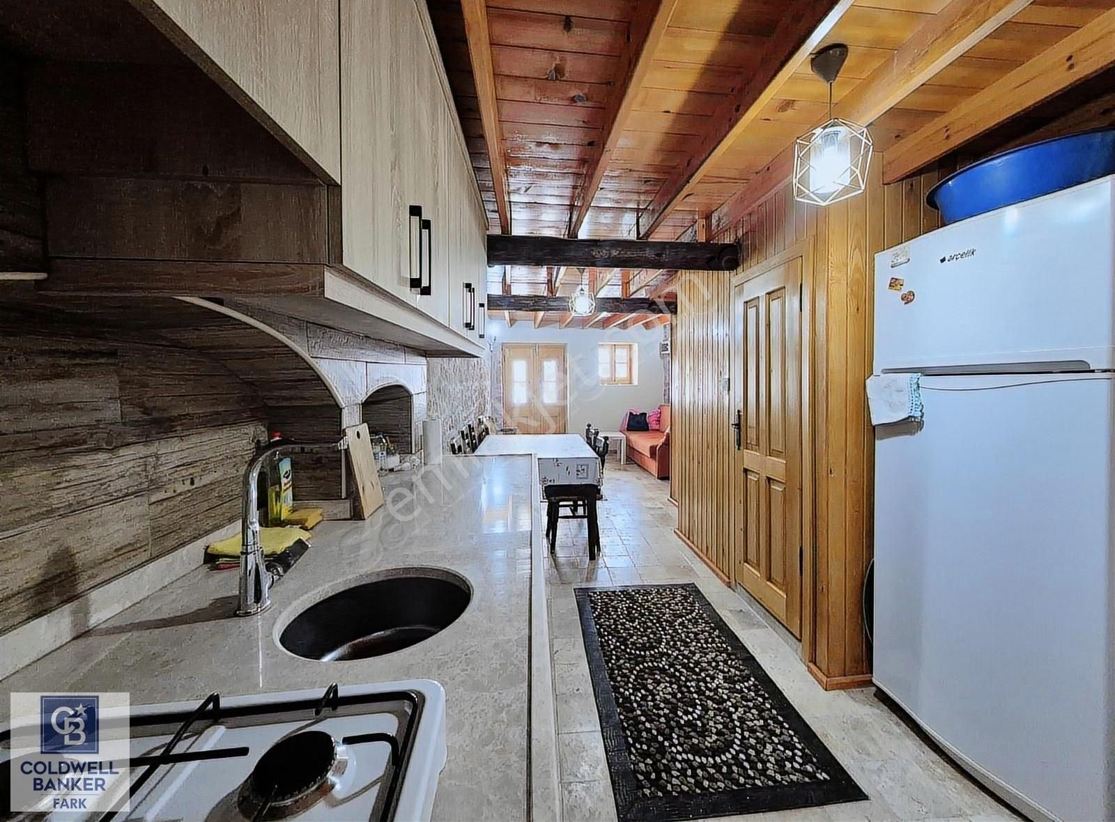 Ayvalık Merkez'de 3+1 Kiralık Rum Evi - Görsel 5