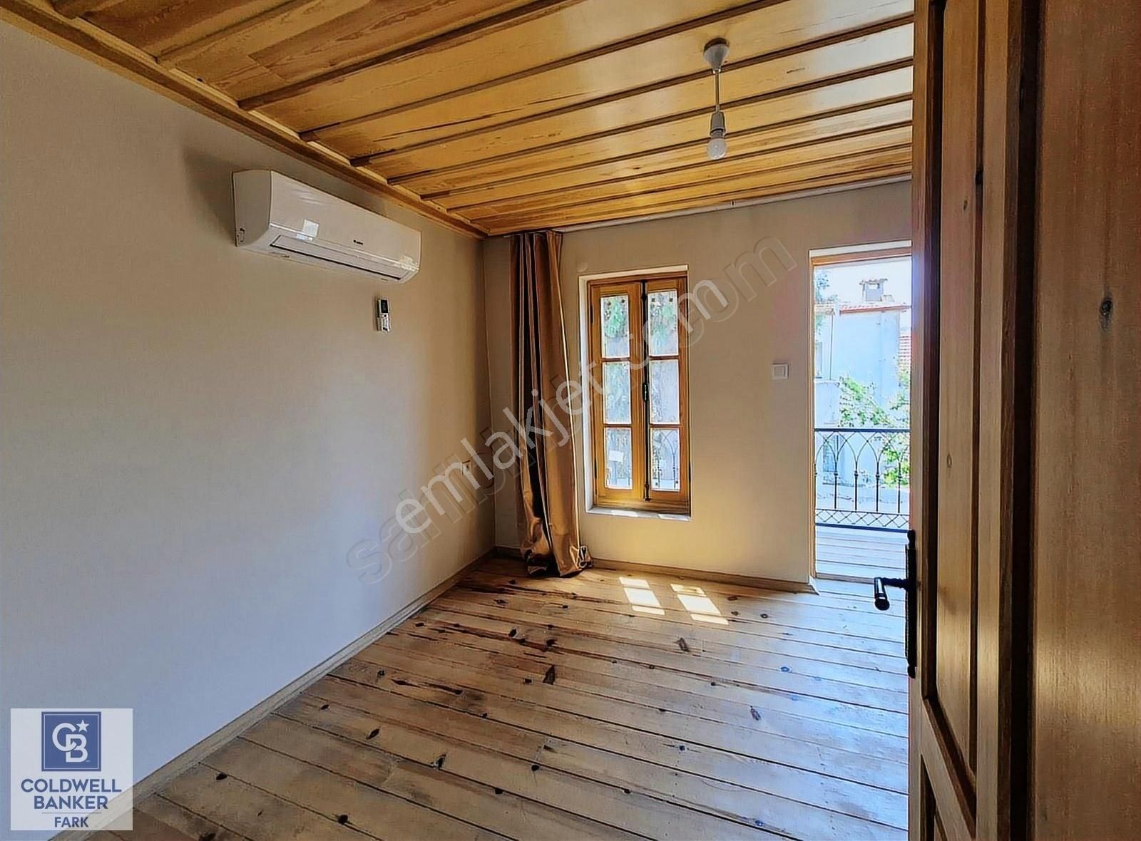 Ayvalık Merkez'de 3+1 Kiralık Rum Evi - Görsel 17