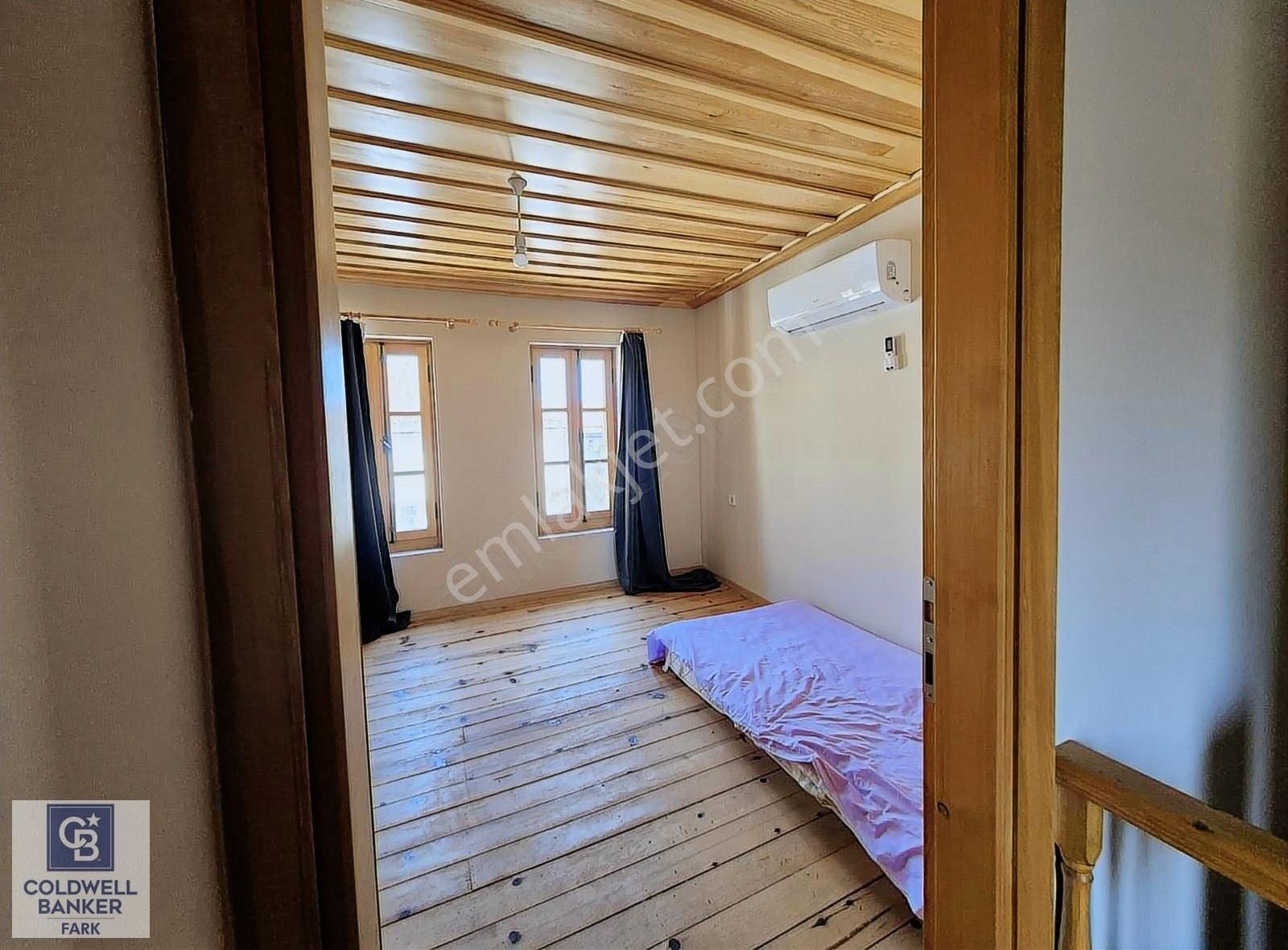 Ayvalık Merkez'de 3+1 Kiralık Rum Evi - Görsel 8