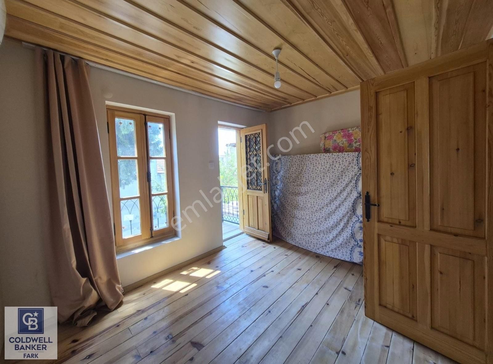 Ayvalık Merkez'de 3+1 Kiralık Rum Evi - Görsel 4