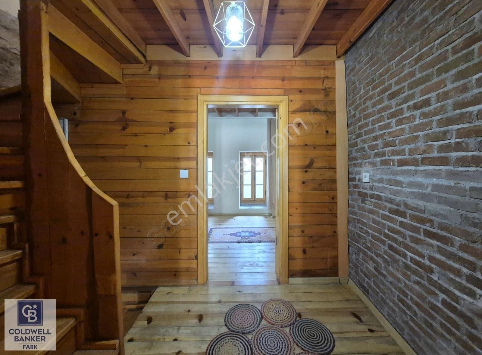 Ayvalık Merkez'de 3+1 Kiralık Rum Evi - Görsel 11