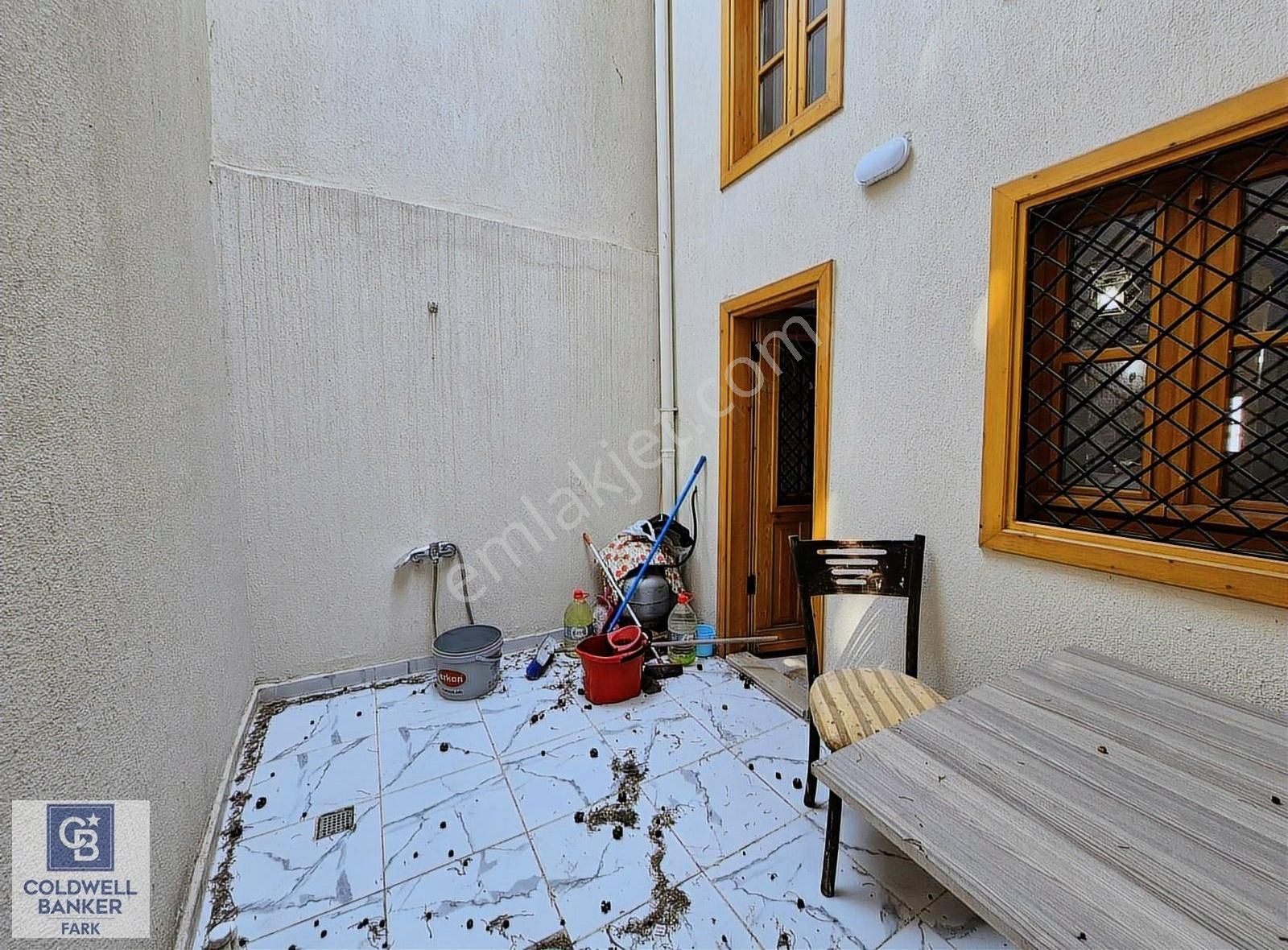 Ayvalık Merkez'de 3+1 Kiralık Rum Evi - Görsel 10