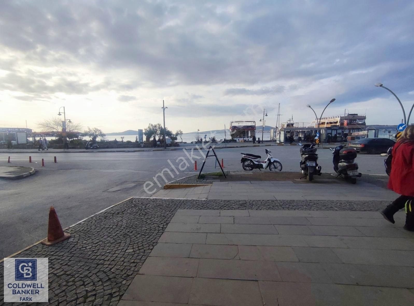 Ayvalık Merkez Çarşı İçinde Satılık Müstakil Ev.. - Görsel 2