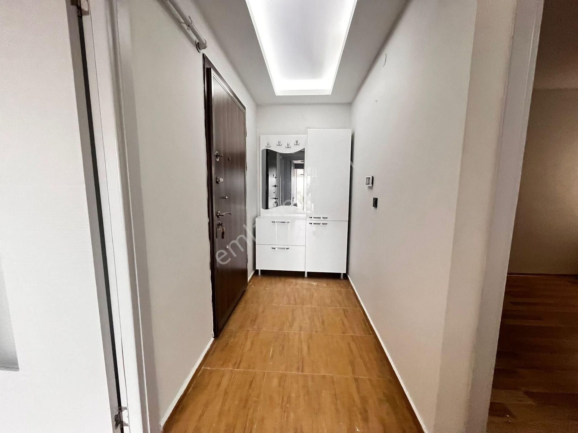 Çiğli Maltepe'de Geniş Kapalı Balkonlu 3 + 1 Satılık Daire - Görsel 5