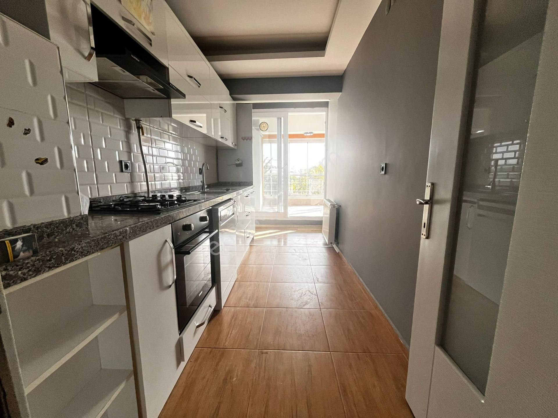 Çiğli Maltepe'de Geniş Kapalı Balkonlu 3 + 1 Satılık Daire - Görsel 8