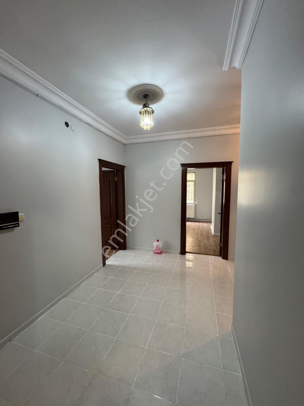 Ümraniye Tepe Üsti Alem Dağı Caddesi Metro Yurme Mesafesi - Görsel 9