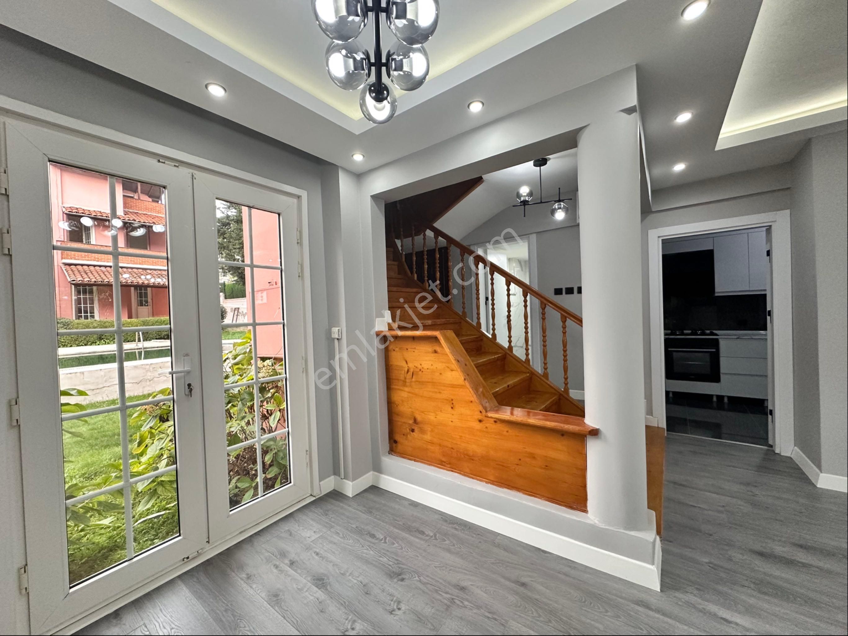 Büyükçekmece Güzelce De Deniz Manzaralı Sıfırlanmış Lüks Villa - Görsel 11