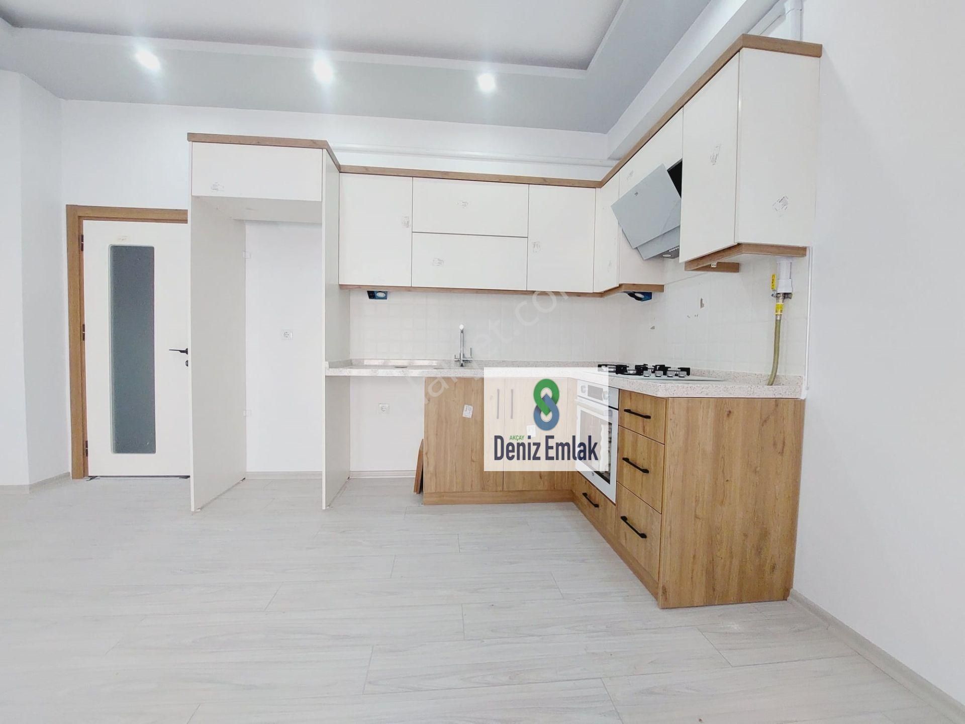 Denizden Akçayda Denize 100 M Arakat Satılık 2+1 Daire.