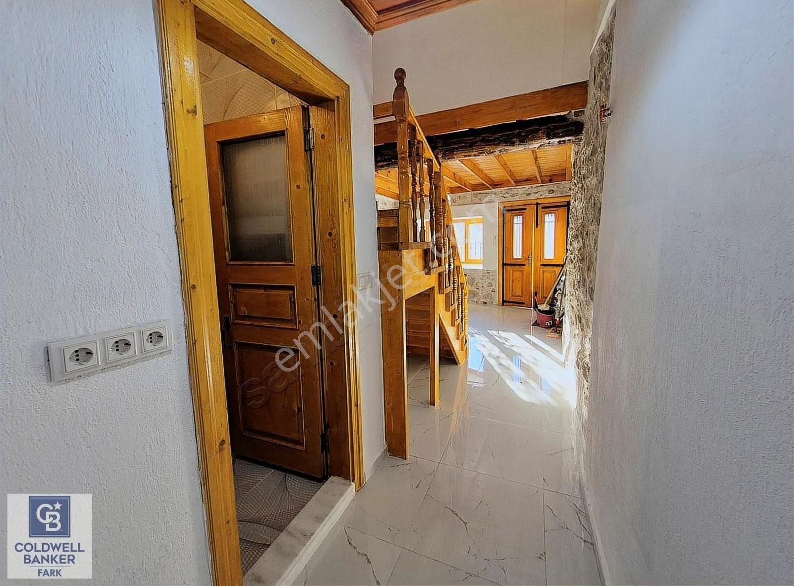 Ayvalık'ta Satılık Deniz Manzaralı Rum Evi - Görsel 12