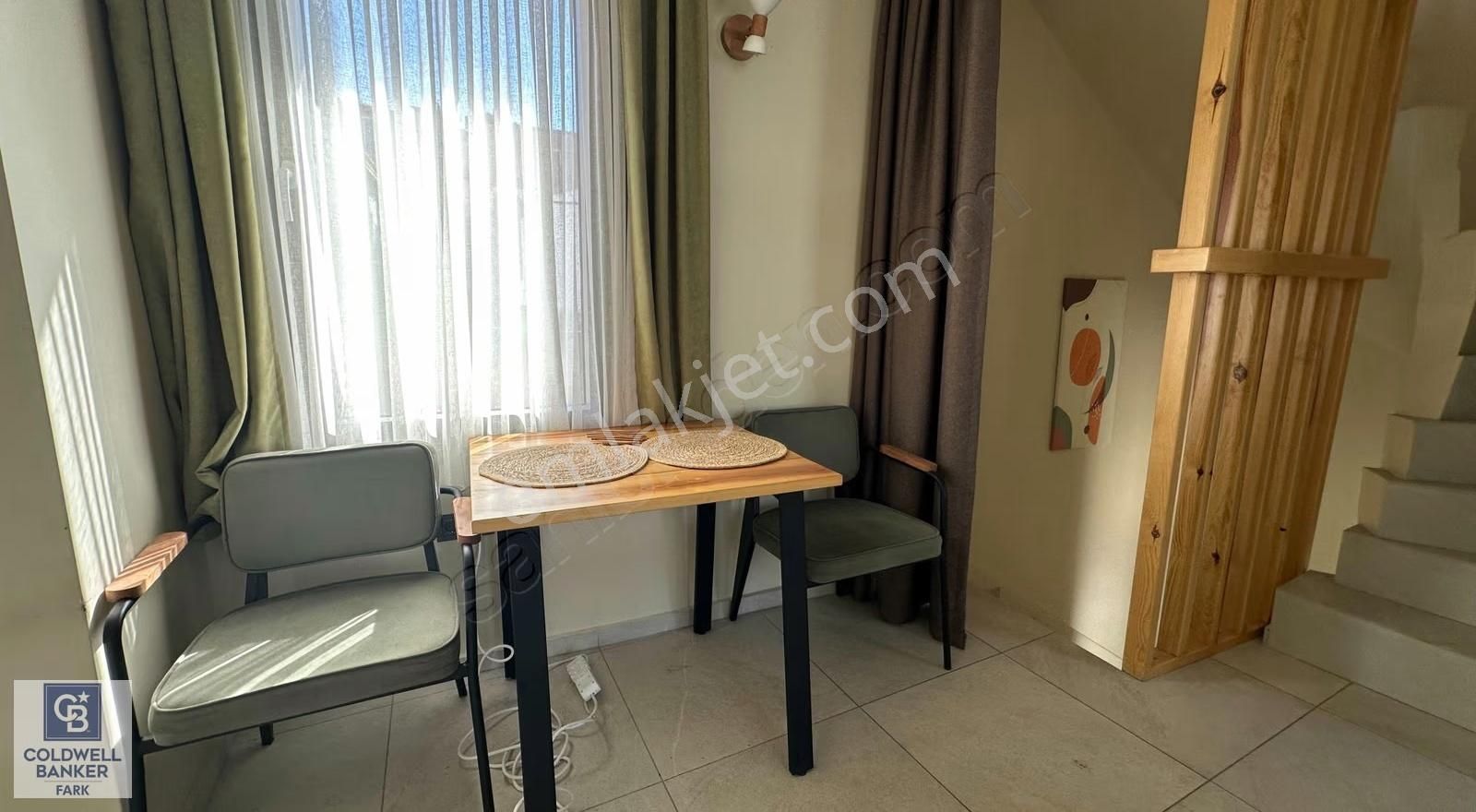 Ayvalık Merkezde Komple Yenilenmiş Müstakil 3+1 Taş Ev - Görsel 7