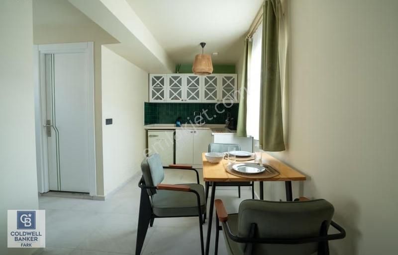 Ayvalık Merkezde Komple Yenilenmiş Müstakil 3+1 Taş Ev - Görsel 14