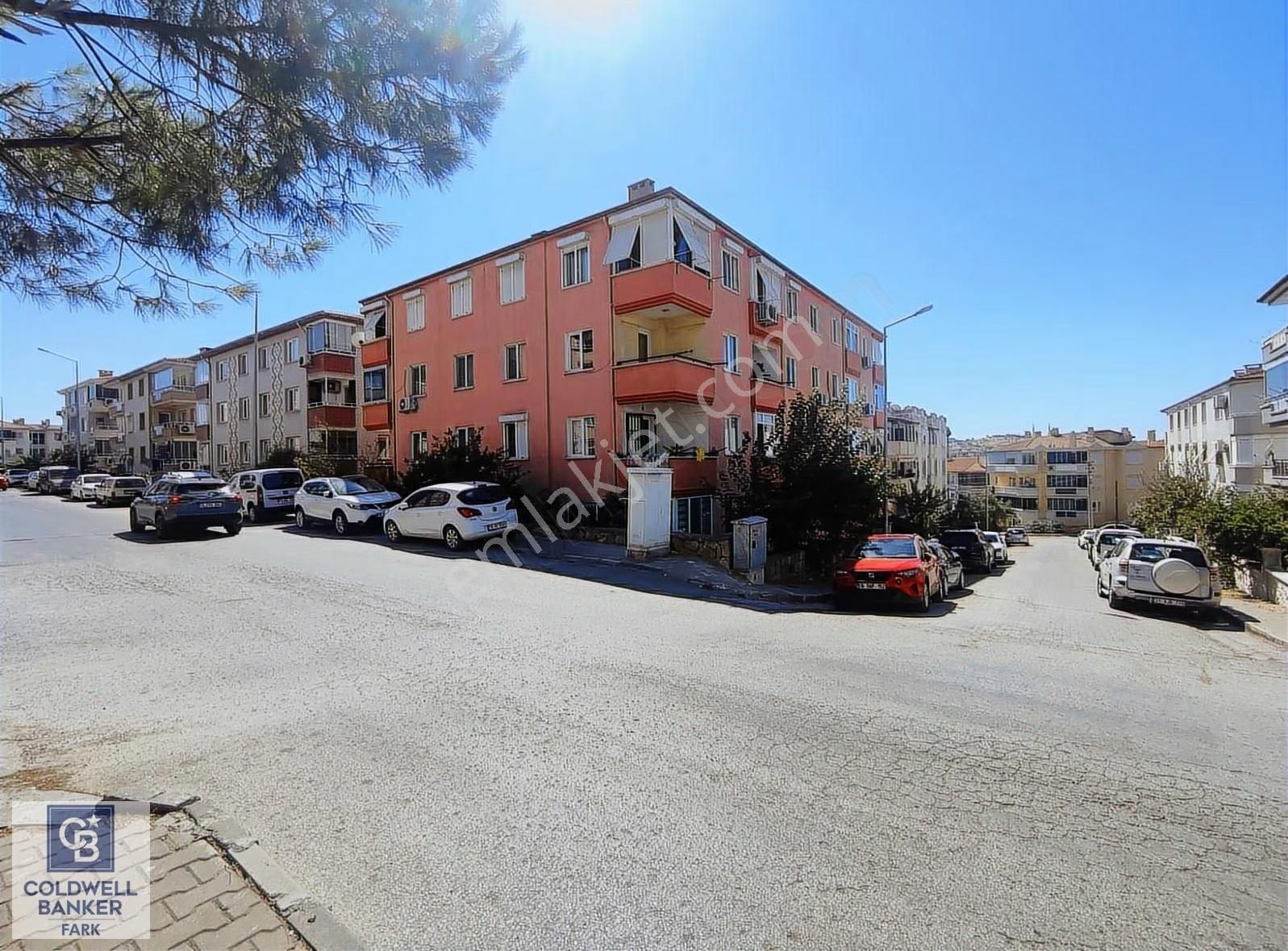 Ayvalık Merkez'de Satılık Kaloriferli, Asansörlü 3+1 Daire.