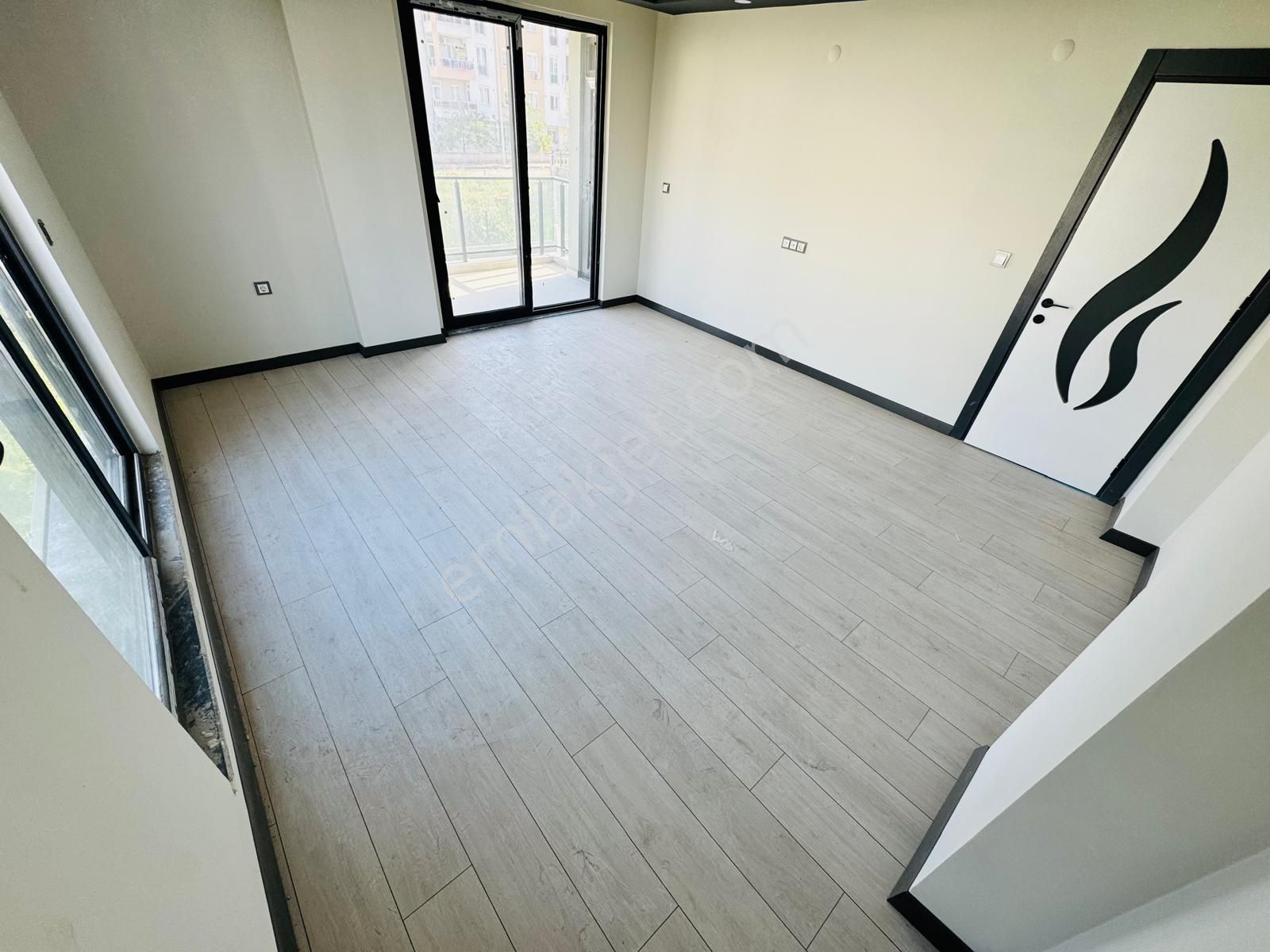 Varsak Karşıyakada Havuzlu Site İçi 2.kat 3+1