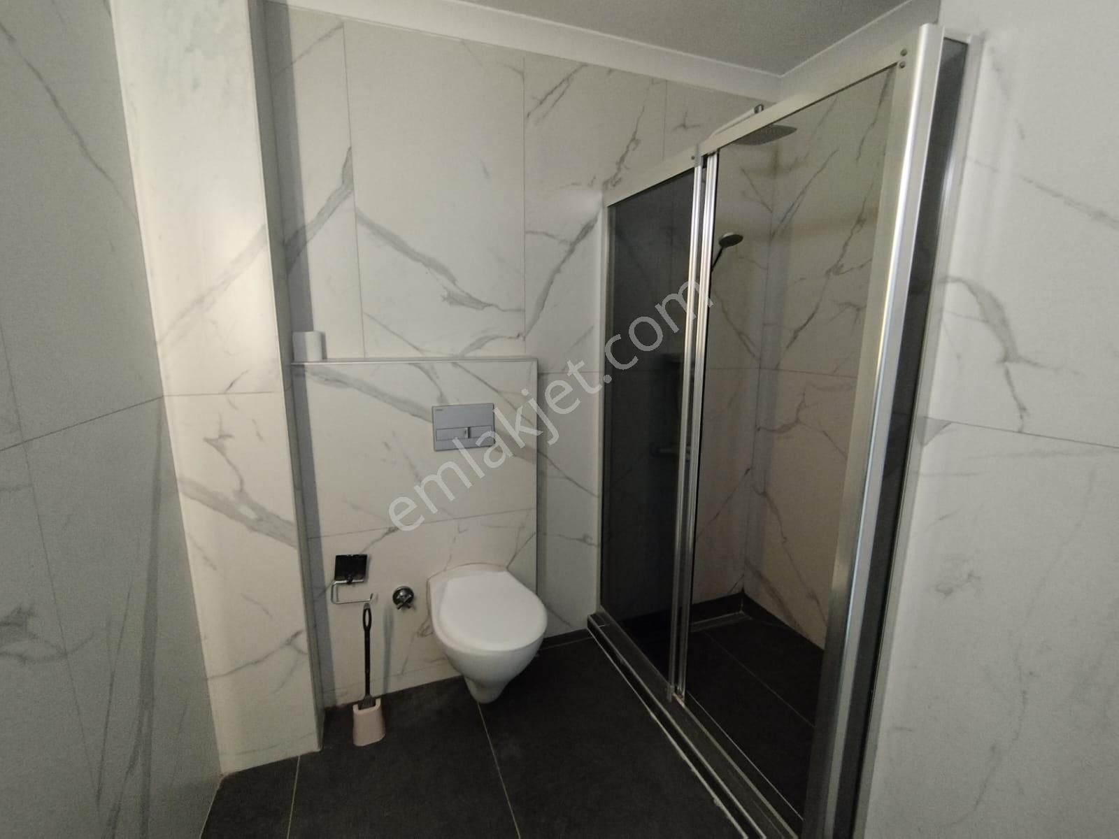 Girne Karaoğlanoğlu'nda Gaü'ye Ve Otellere Yakın Konumda Full Eşyalı Satılık 3+1 Daire !! - Görsel 16