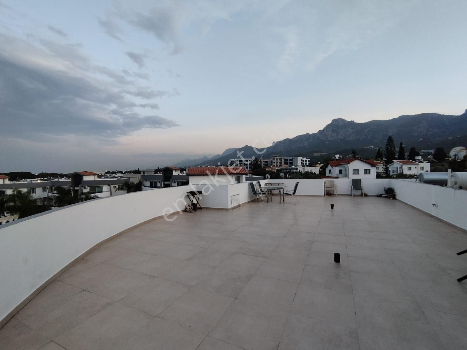 Girne Karaoğlanoğlu'nda Gaü'ye Ve Otellere Yakın Konumda Full Eşyalı Satılık 3+1 Daire !! - Görsel 24