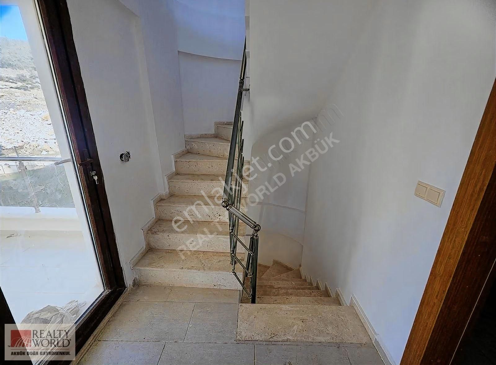 Didim Akbük'de Havuzlu Site İçinde Satılık Kelepir Villa - Görsel 3