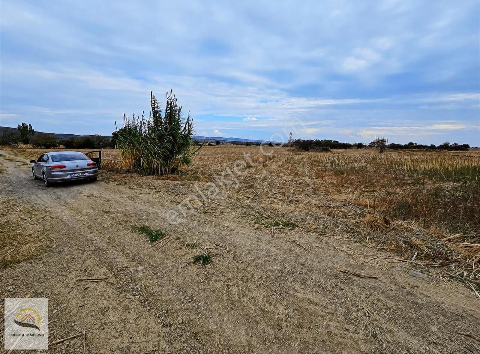 Çanakkale Eceabat'da Deniz Manzaralı Yola Cephe Tek Tapu Tarla.! - Görsel 9