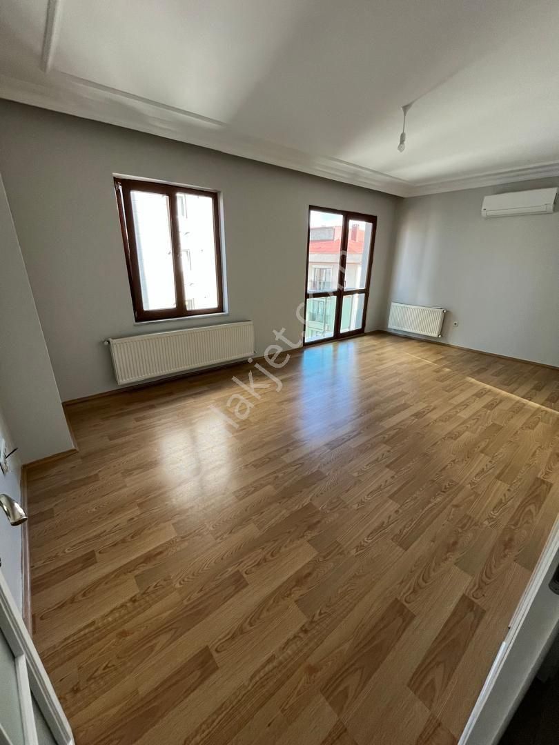 Ümraniye Armağanevler Mahallesi Diriliş Cad. Metro Yürüme Mesafesi Varan Cad.2+1 7.kat Asansör - Görsel 2