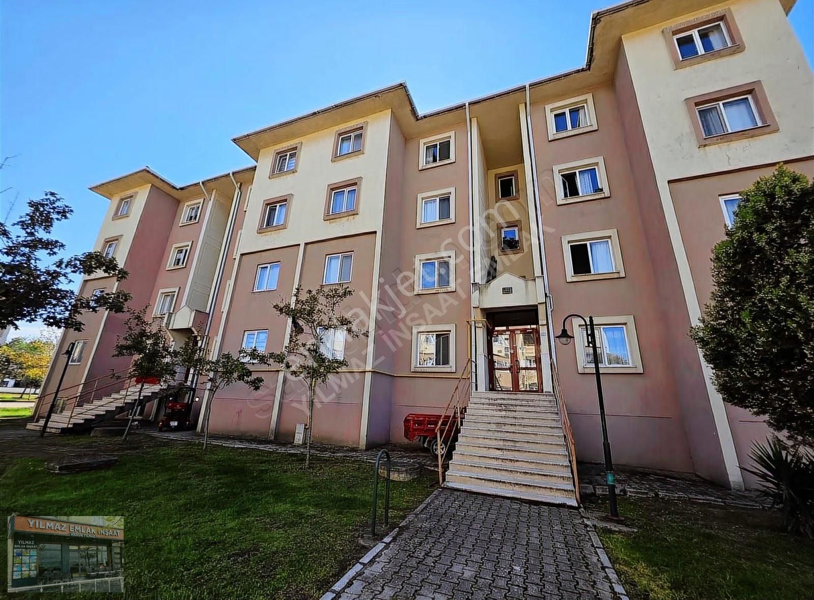 Karasu Aziziye Toki Evlerinde 2+1 85m2 Mutfak Ayrı Katta Daire