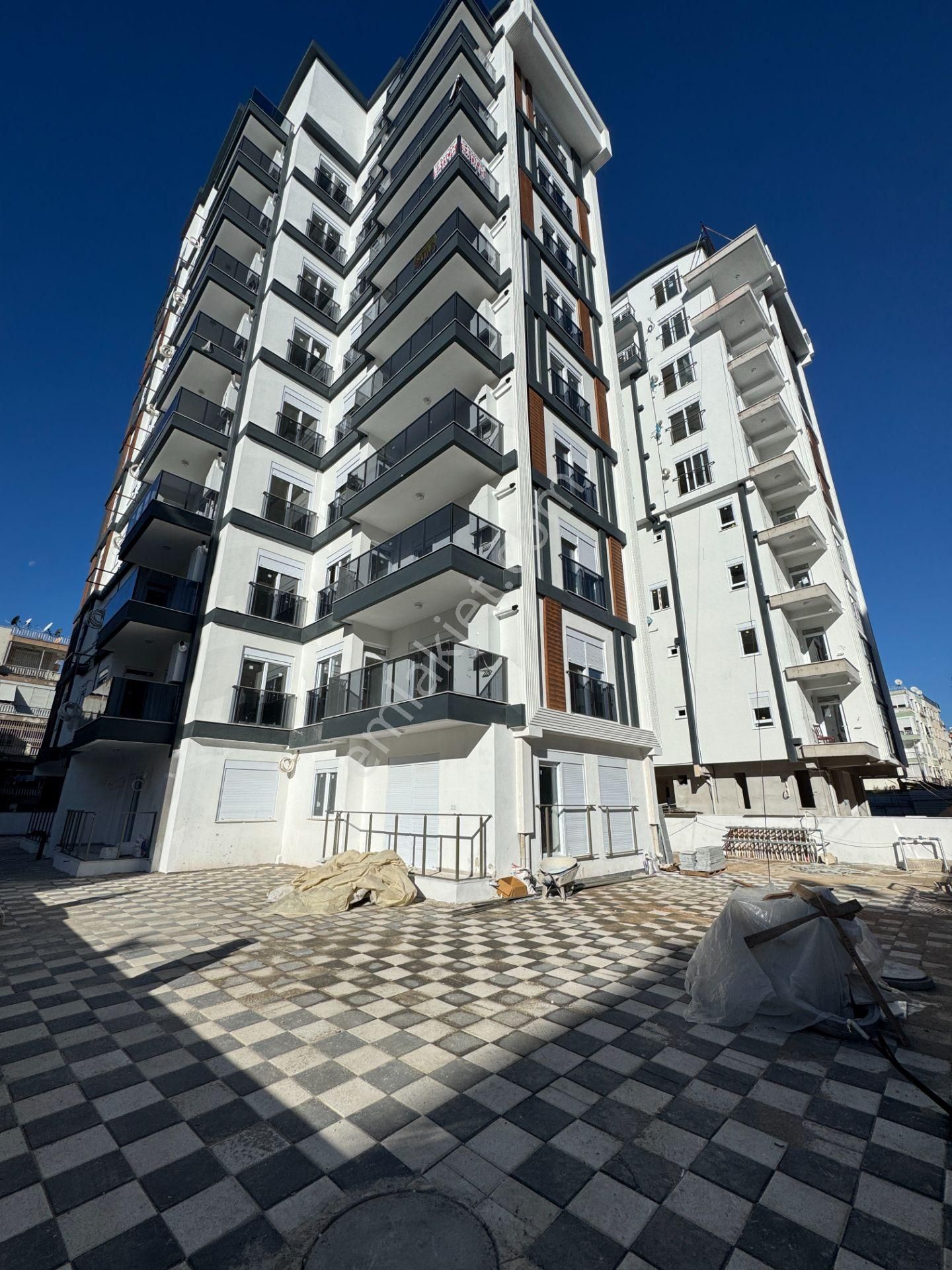 Güvenlikte K.otoparklı , Kombili 2+1 Ayrı Mutfaklı Daireler