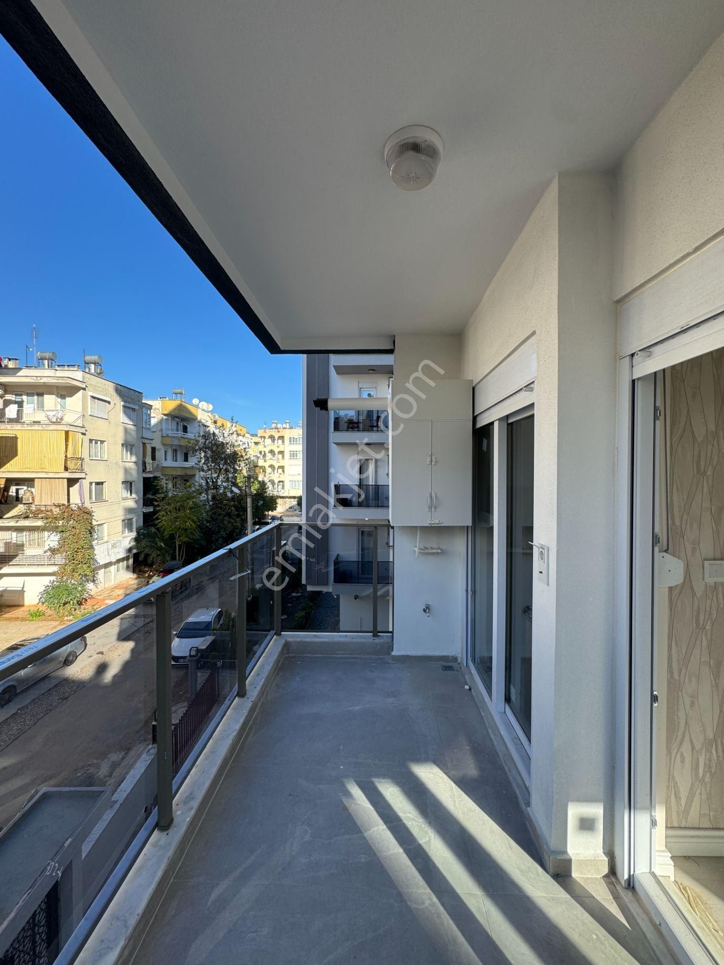 Güvenlikte K.otoparklı , Kombili 2+1 Ayrı Mutfaklı Daireler - Görsel 6