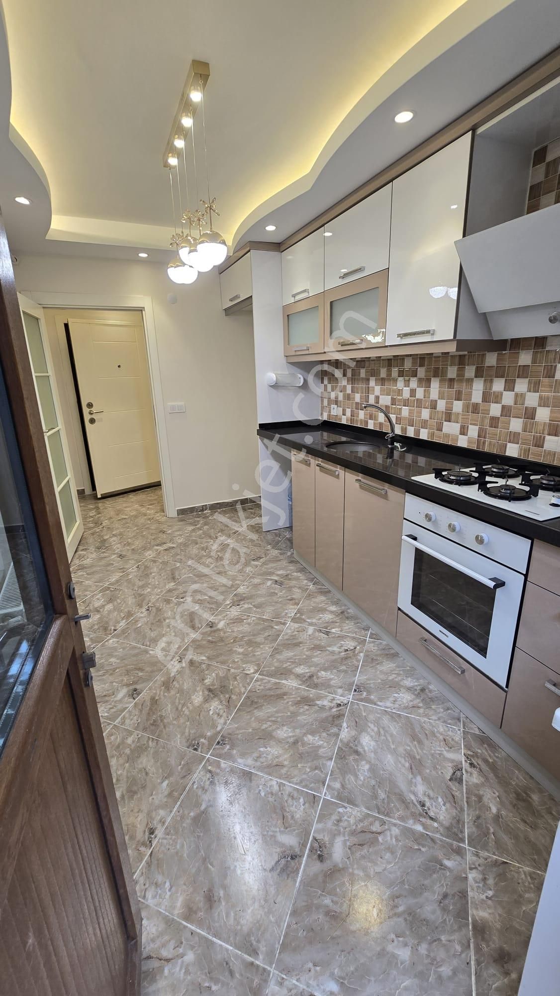 Beylikdüzü Yakuplu 2+1 Net 80 M² Müstakil Bahçe Kullanımlı İçi Yapılı Daire - Görsel 5