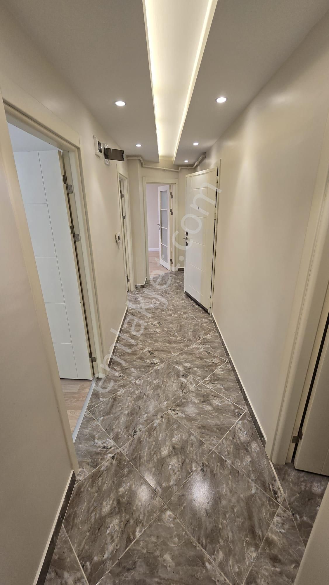 Beylikdüzü Yakuplu 2+1 Net 80 M² Müstakil Bahçe Kullanımlı İçi Yapılı Daire - Görsel 13