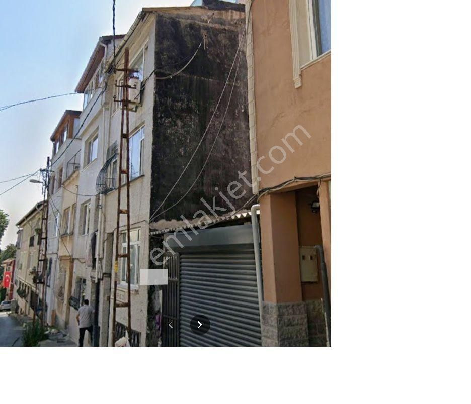 Sarıyer Büyükderede Satılık 4 Katlı Bina.